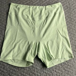 Lululemon UnderEase Super High-Rise Shortie in Kohlrabi Green